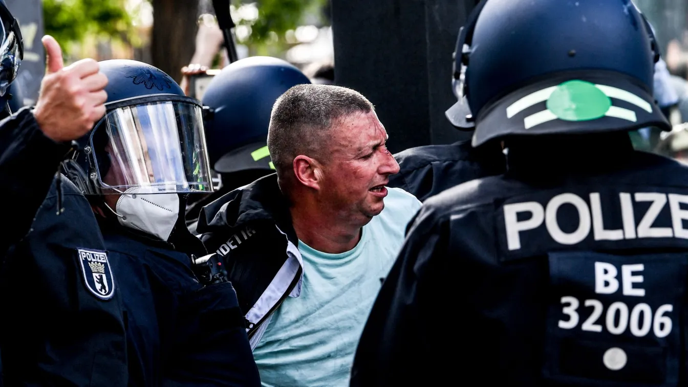 Хиляди протестираха в Германия срещу ограниченията заради коронавируса