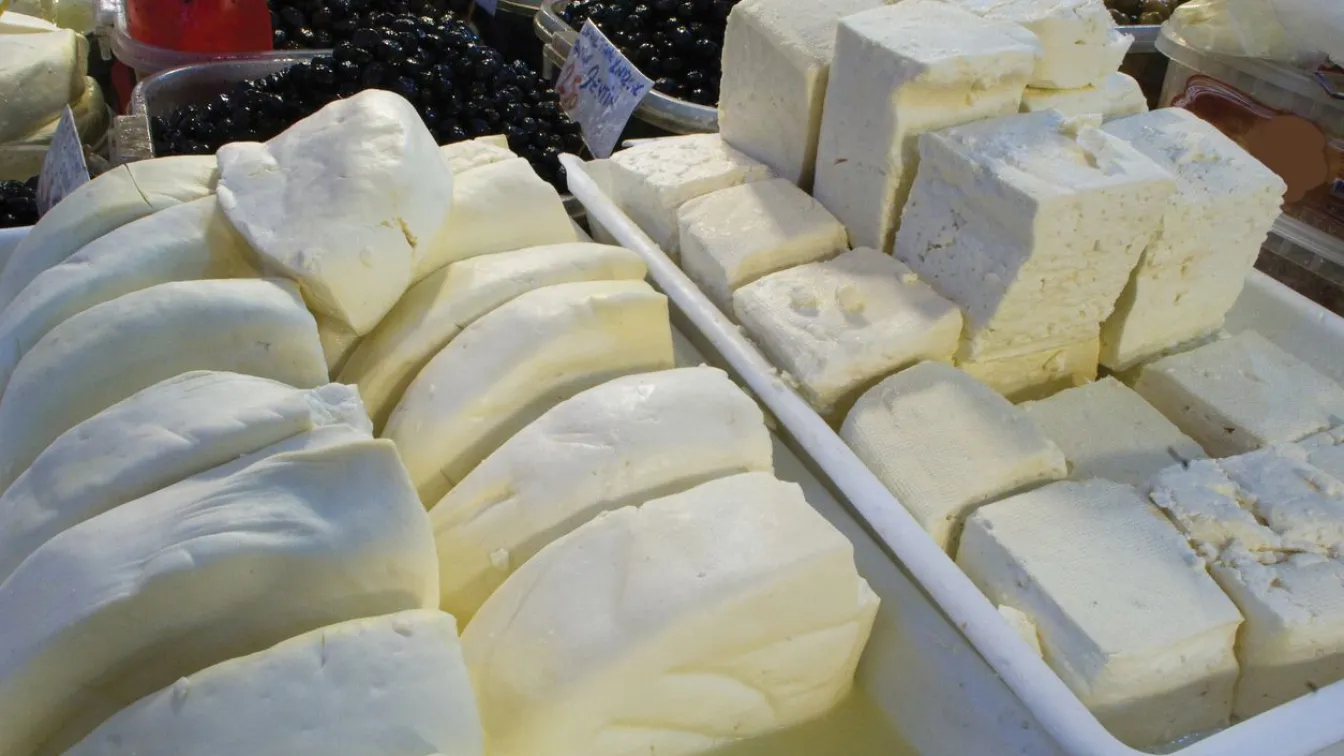 Спряха вноса на 700 кг млечни продукти от Турция 