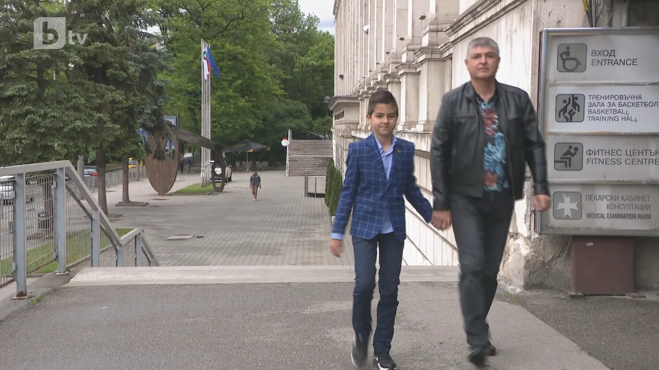 Пиротехниката на мачове: Нищожни наказания и продължаващи проблеми