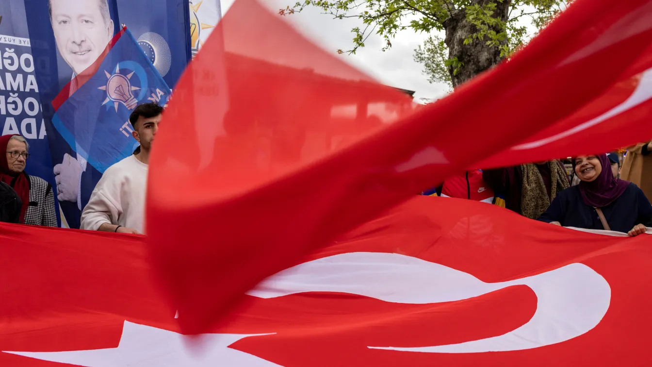 Близо 2 млн. турци гласуваха зад граница за парламентарните и президентски избори