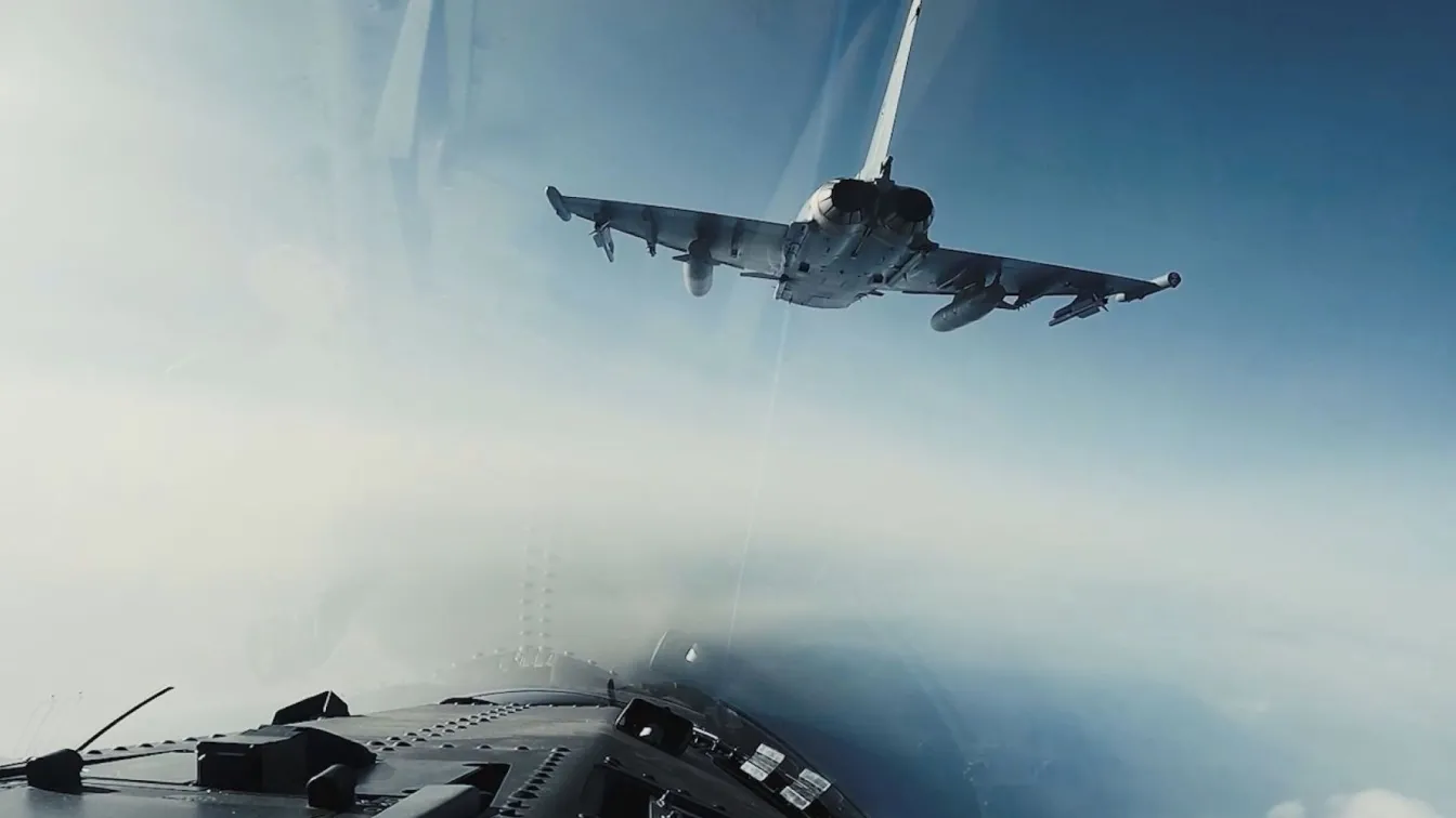 Германски изтребители Eurofighter патрулират над Балтийско море (ВИДЕО)