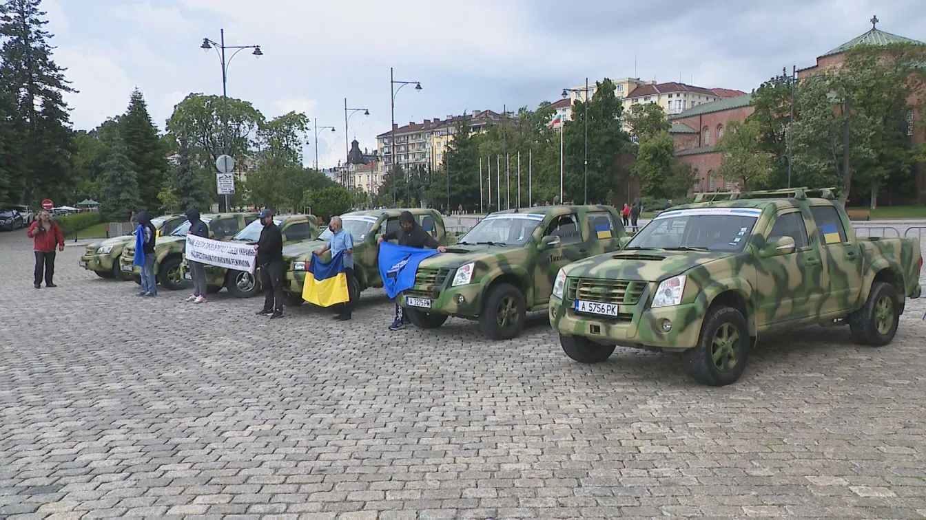 Скрити зад маски и очила: Руснаци в България изпращат военна техника в помощ на Киев