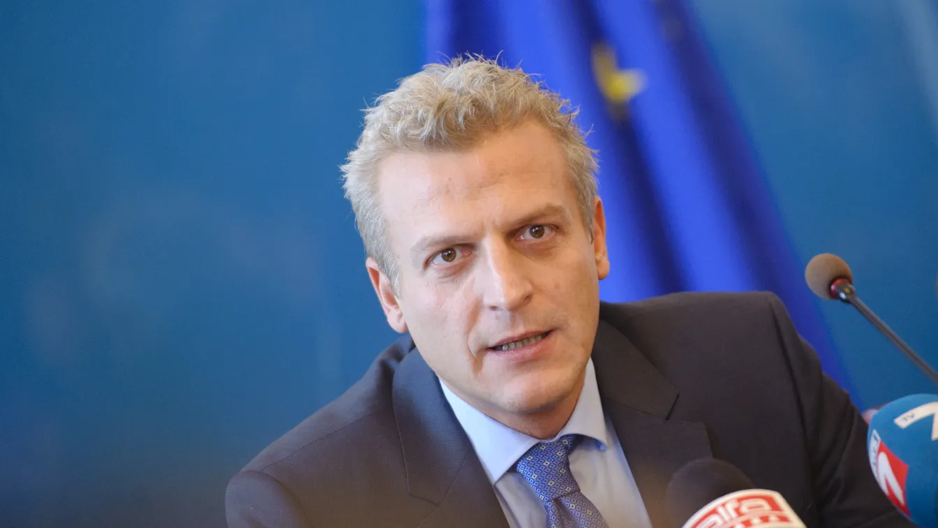 Москов: Петвалентната ваксина „Пентаксим” няма да бъде спряна