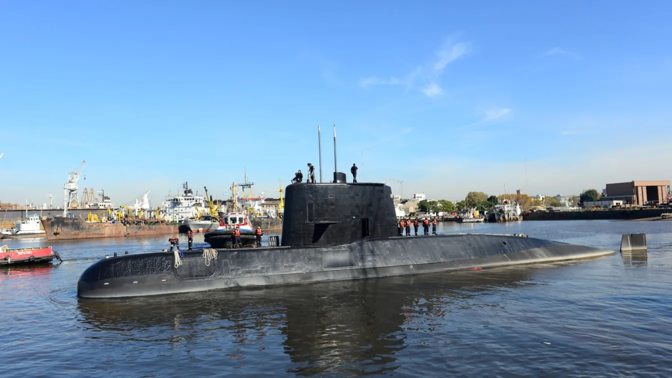 Изчезналата аржентинска подводница подала сигнал за пожар