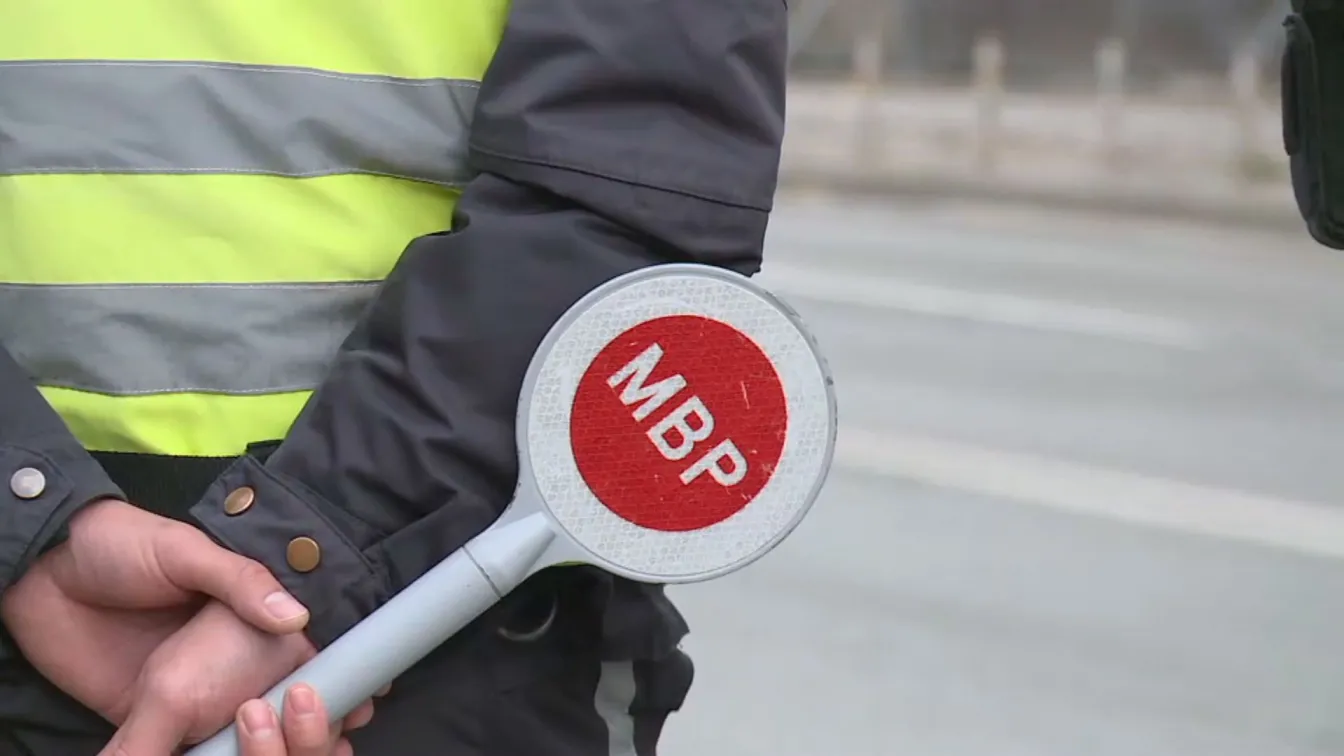 Хванаха 11 мигранти, превозвани в автомобил