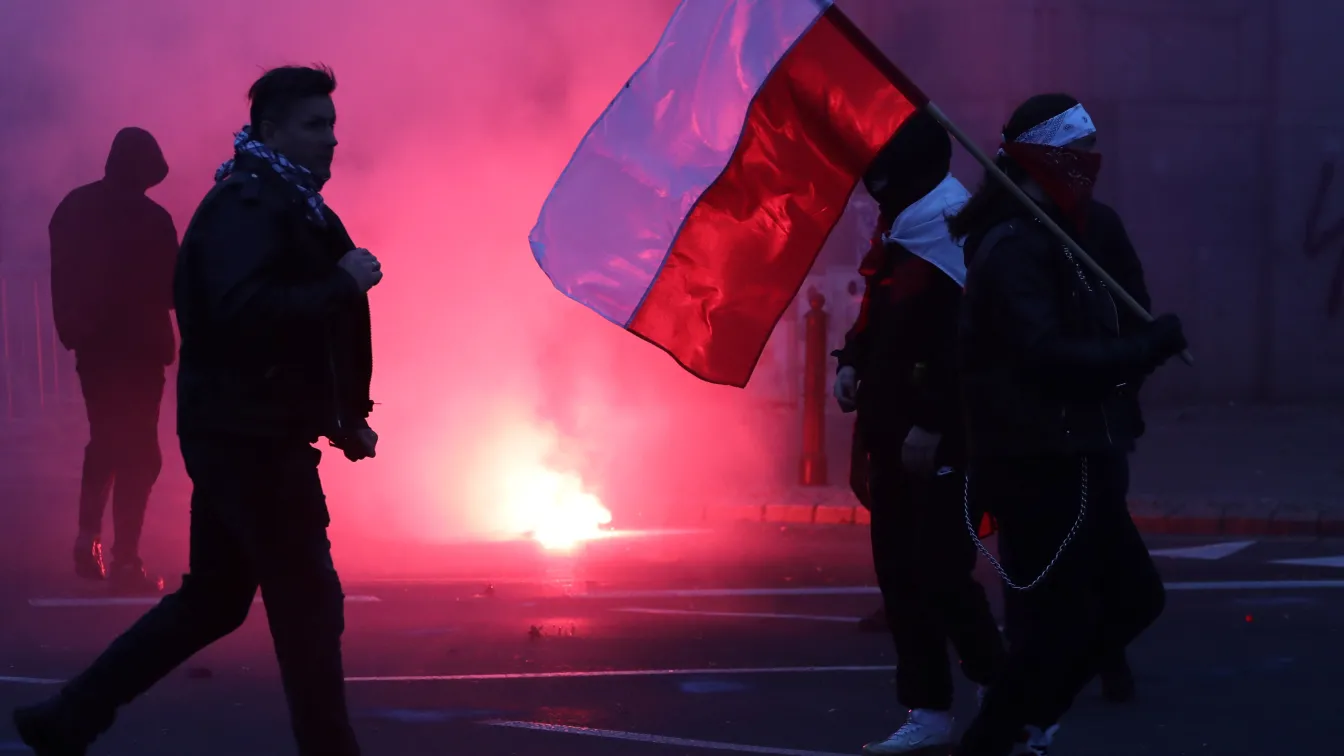 Въпреки забраната: Хиляди полски националисти излязоха по улиците (СНИМКИ И ВИДЕО)