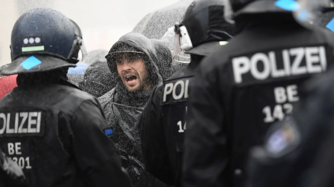 Хиляди на протест в Берлин срещу плановете за нови ограничения