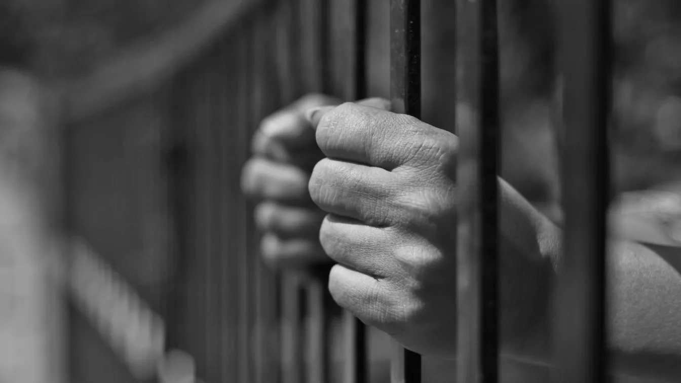 Осъдиха 92-годишен мъж на доживотен затвор за изнасилване и убийство на жена преди близо 60 години
