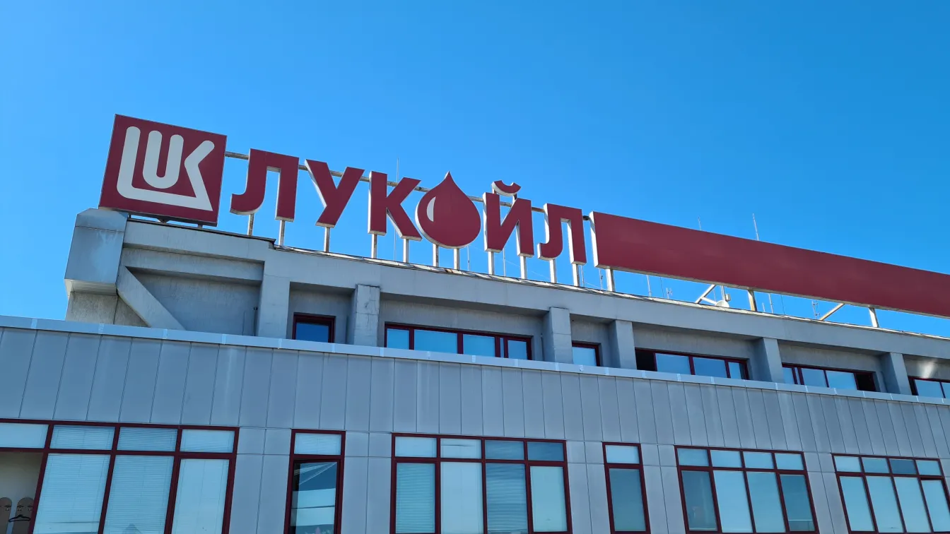Как ще става продажбата на активи на „Лукойл