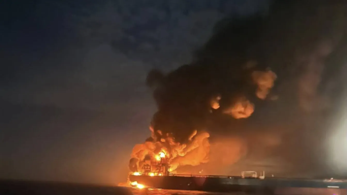 Два танкера горят в Черно море, има ли опасност от екокатастрофа?