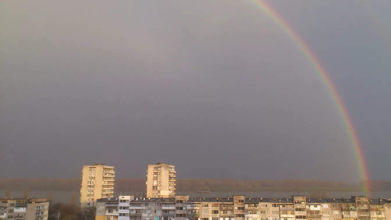 Населението на България намалява и застарява