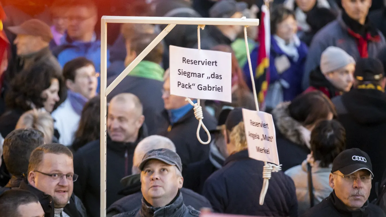 Разследват ПЕГИДА заради бесилка за Меркел