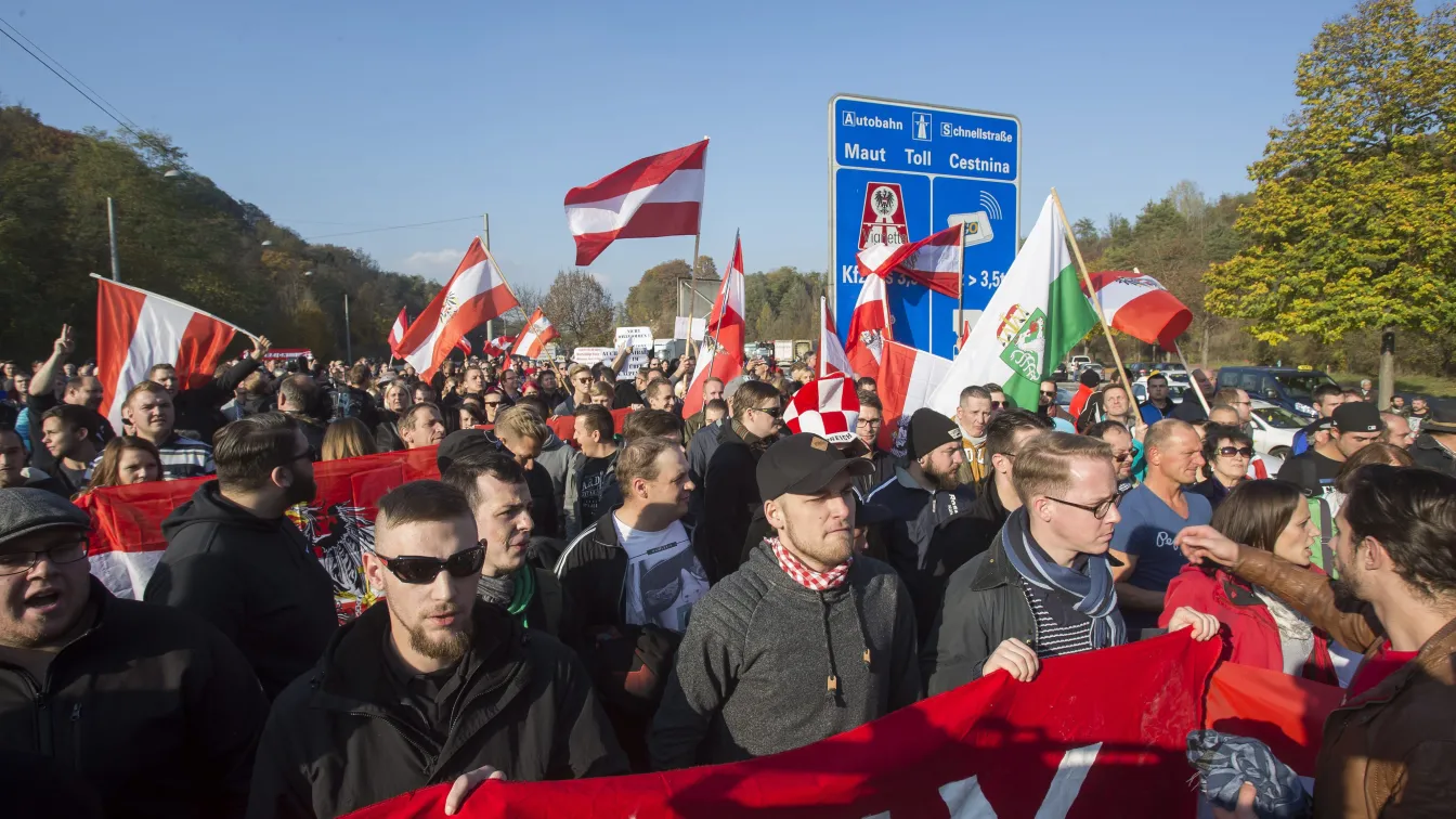 Стотици протестираха в Австрия срещу притока от бежанци