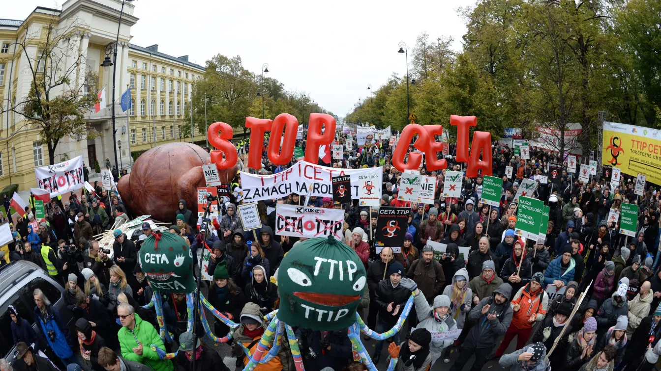 Голям протест срещу договорите ТТИП и СЕТА в Полша (СНИМКИ)