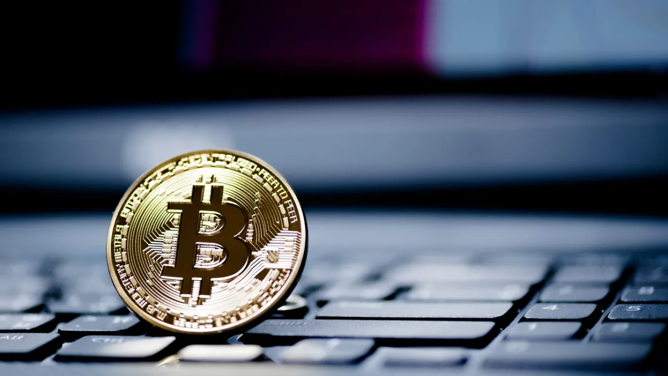 Битойн поевтинява с над 4%