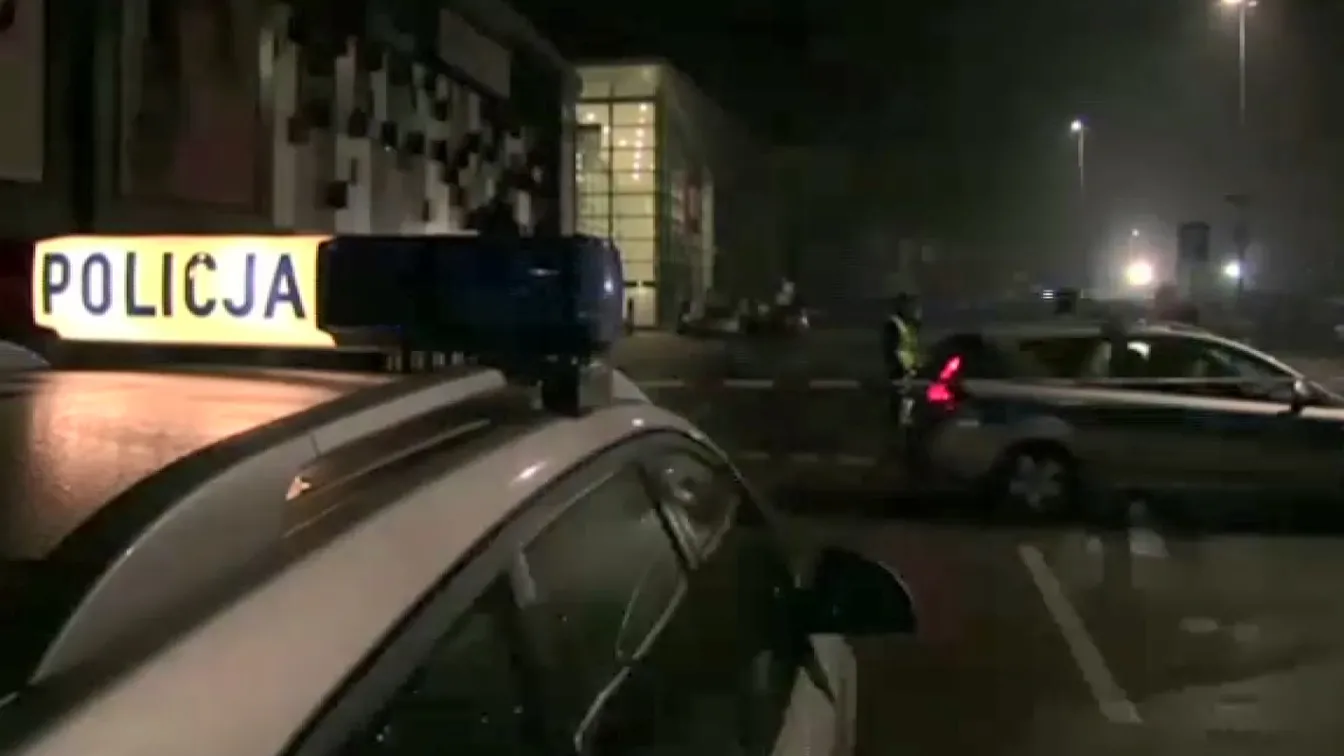 Мъж нападна посетители в мол в Полша, полицията изключва терористичен мотив