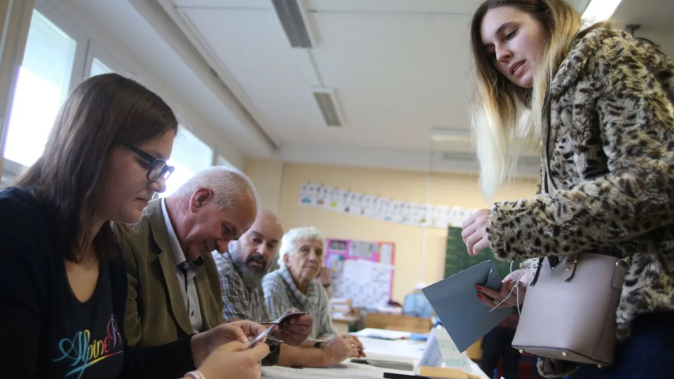Приключи гласуването на парламентарните избори в Чехия