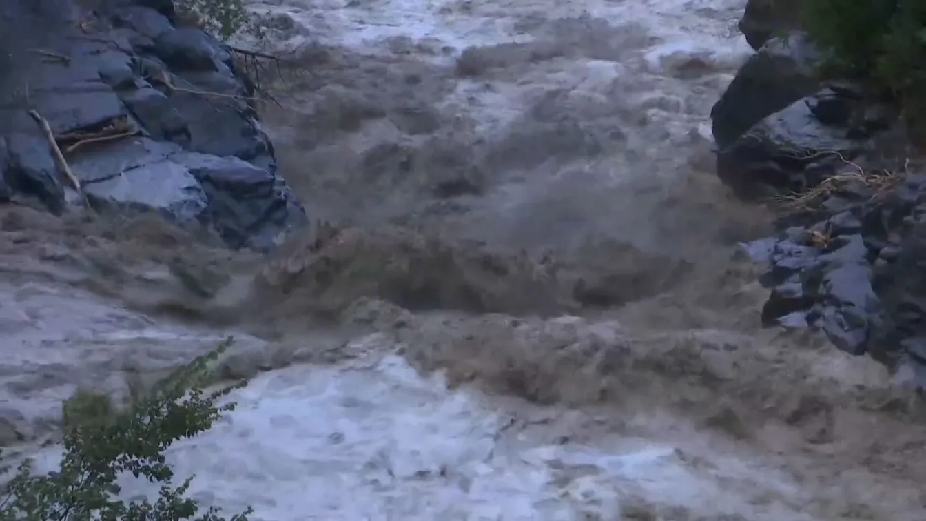 Водно бедствие във Франция: 19 души изчезнаха безследно