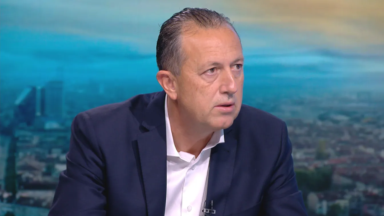 Футболен бос обеща екипировка и нов микробус на биатлонистите ни
