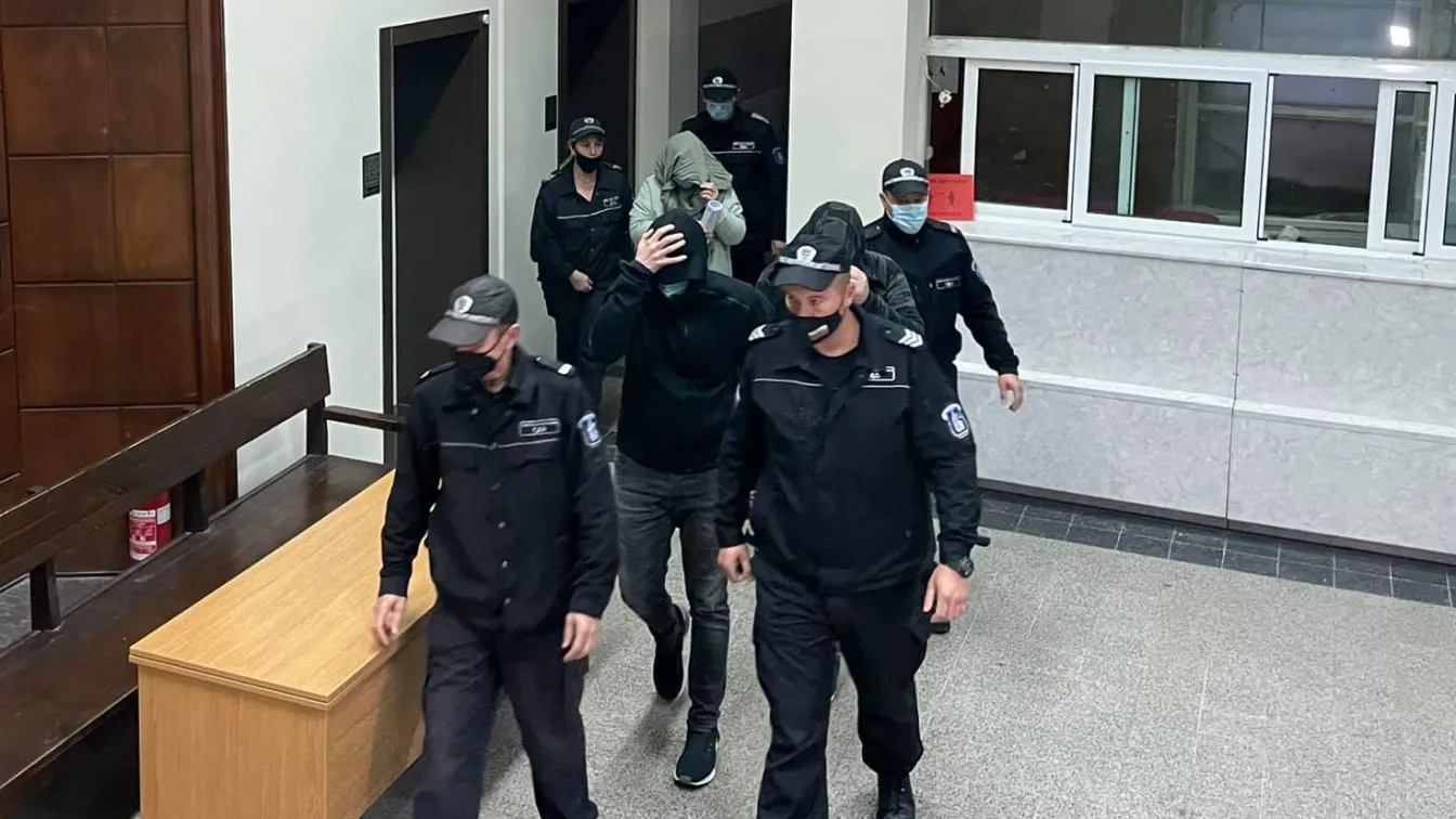 Съдът остави в ареста чужденците, работили в „Арсенал“