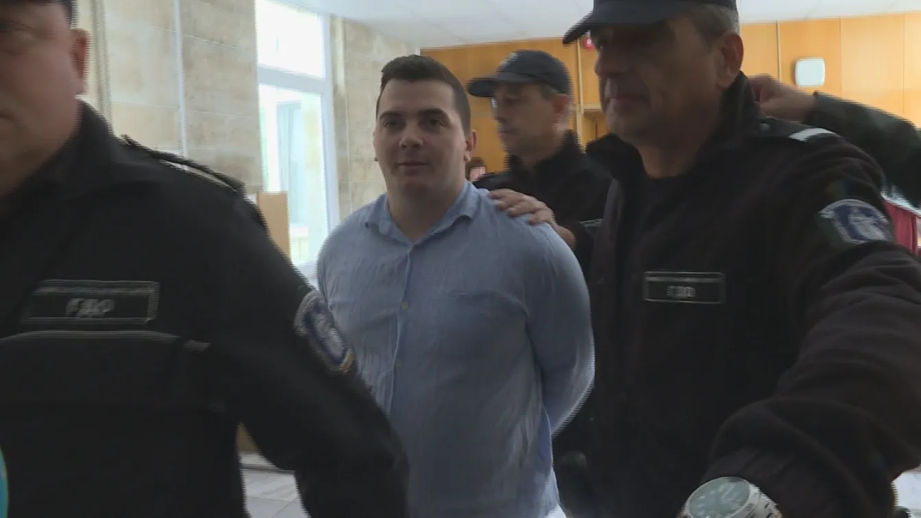 Екстрадират 23-годишния българин, работил в кол център