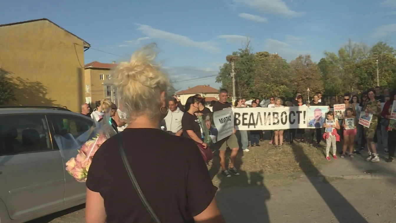 След убийството в Цалапица: Протестиращи атакуваха имотите на двамата арестувани