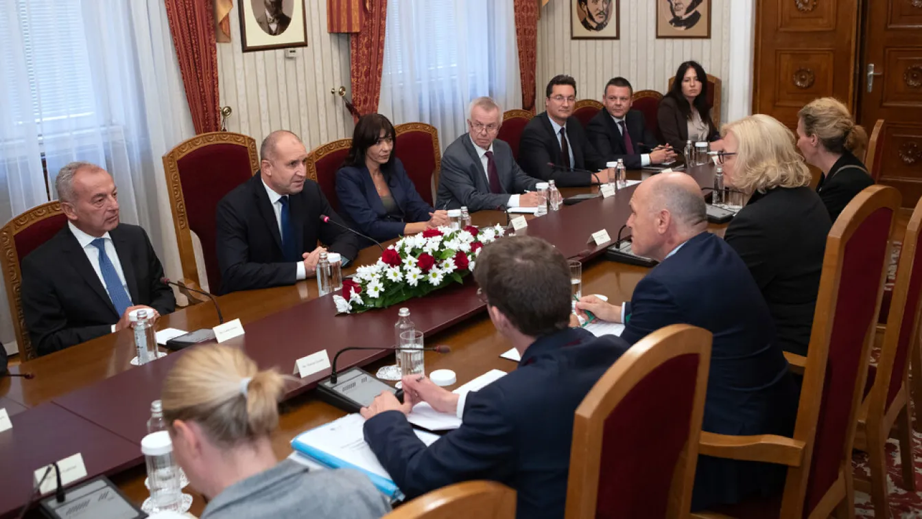 Радев пред Соботка: Приемането на България в Шенген е национален приоритет