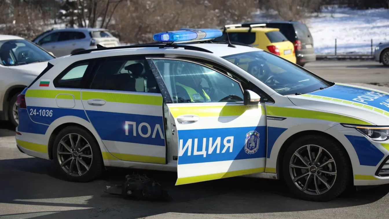 Състезателна кола се вряза в публиката във Варна, има загинал