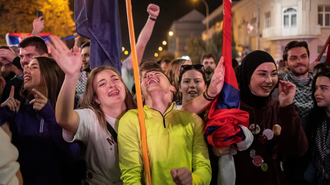 Протестният поход в Сърбия: Властта отговори с ремонти по пътищата, спряха и влаковете (СНИМКИ и ВИДЕО)