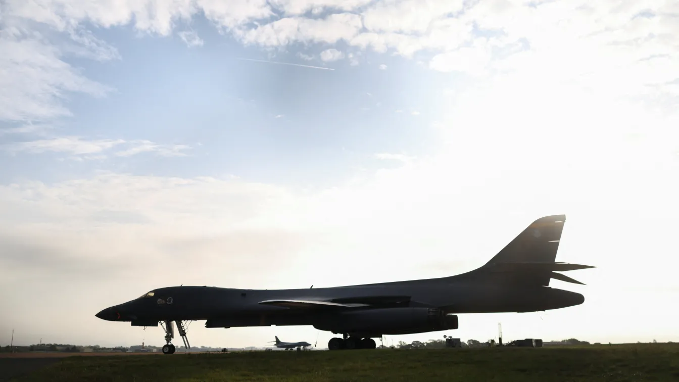 САЩ изтегли бомбардировачите си B-1 от базата на Кралските военновъздушни сили Феърфорд след предполагаем терористичен заговор