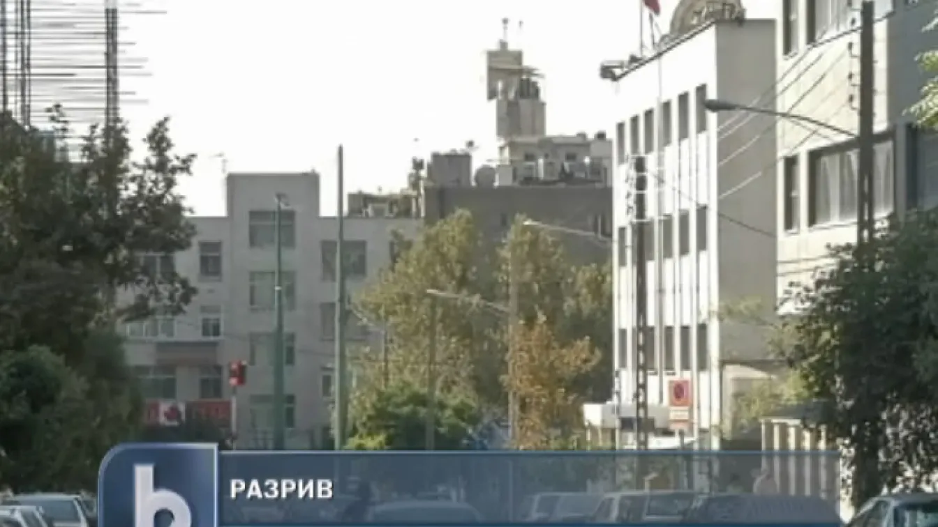 Канада гони дипломати на Иран