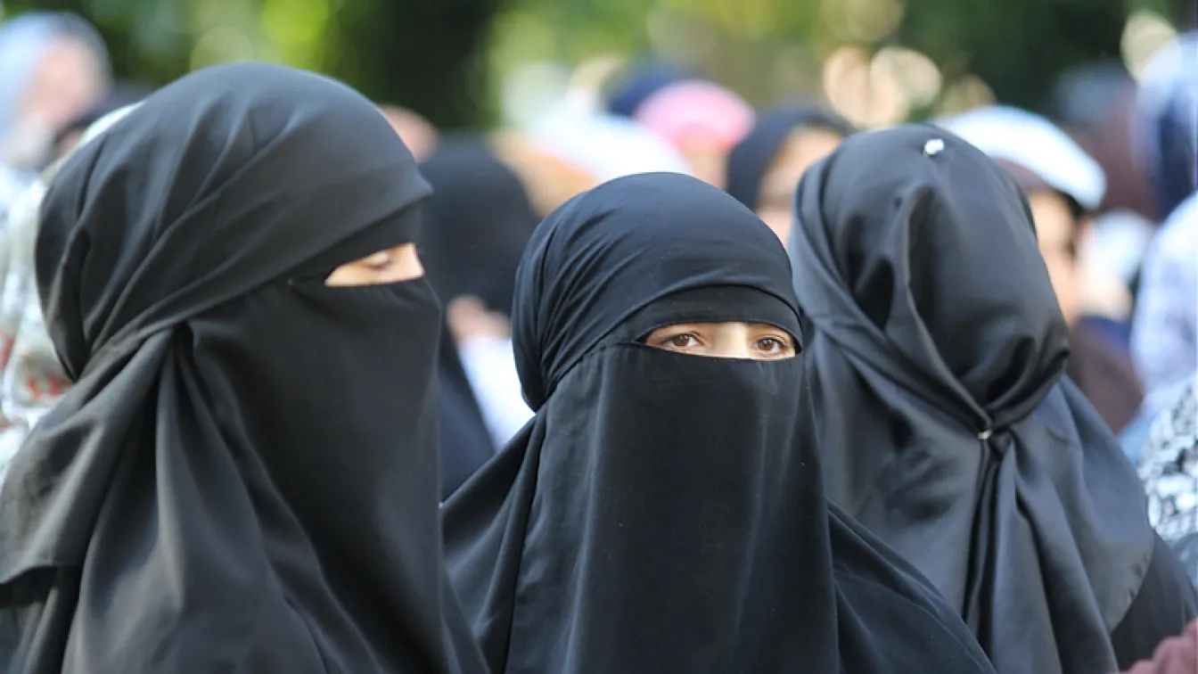 Швейцария тръгна към забрана на забулването