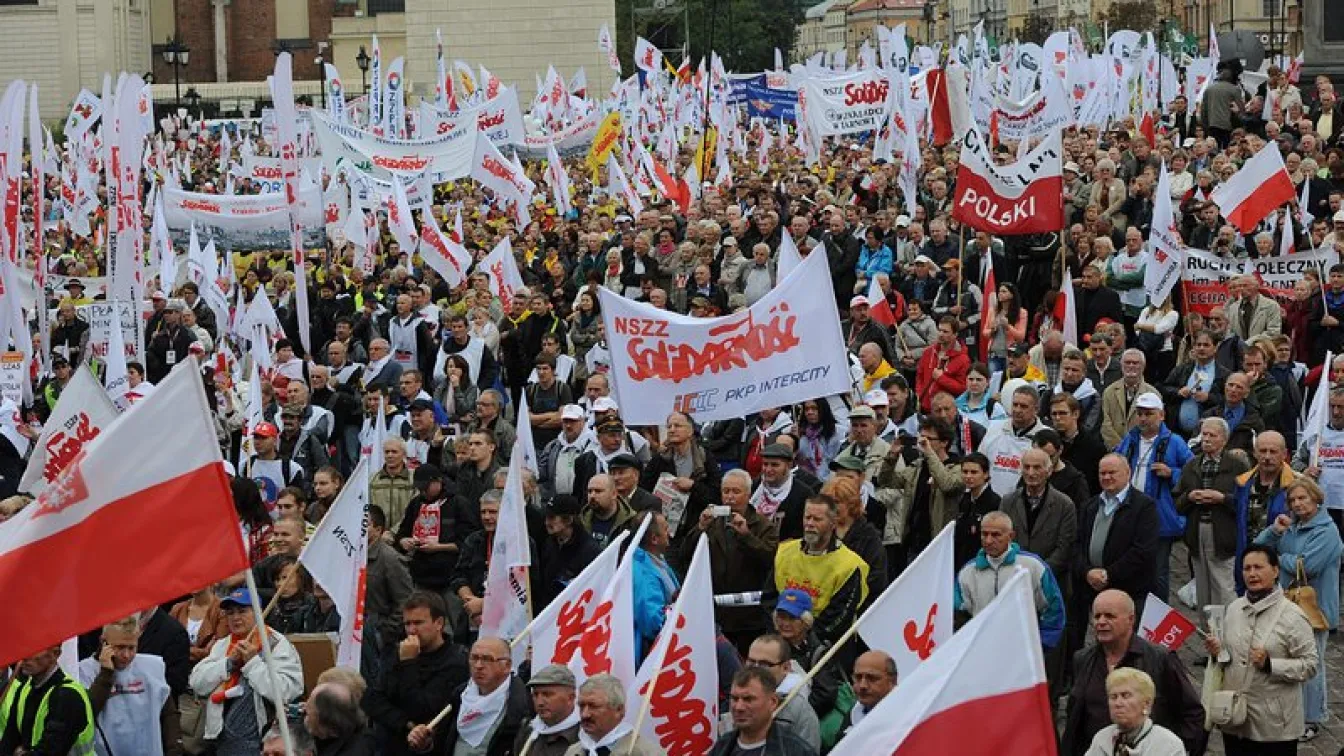 100 000 поляци поискаха оставка на премиера и справедлива политика