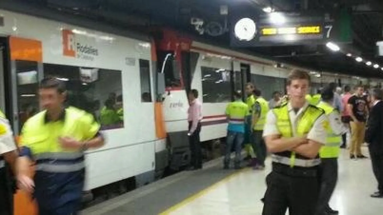 Най-малко 20 души са пострадали след сблъсък на два пътнически влака в Испания