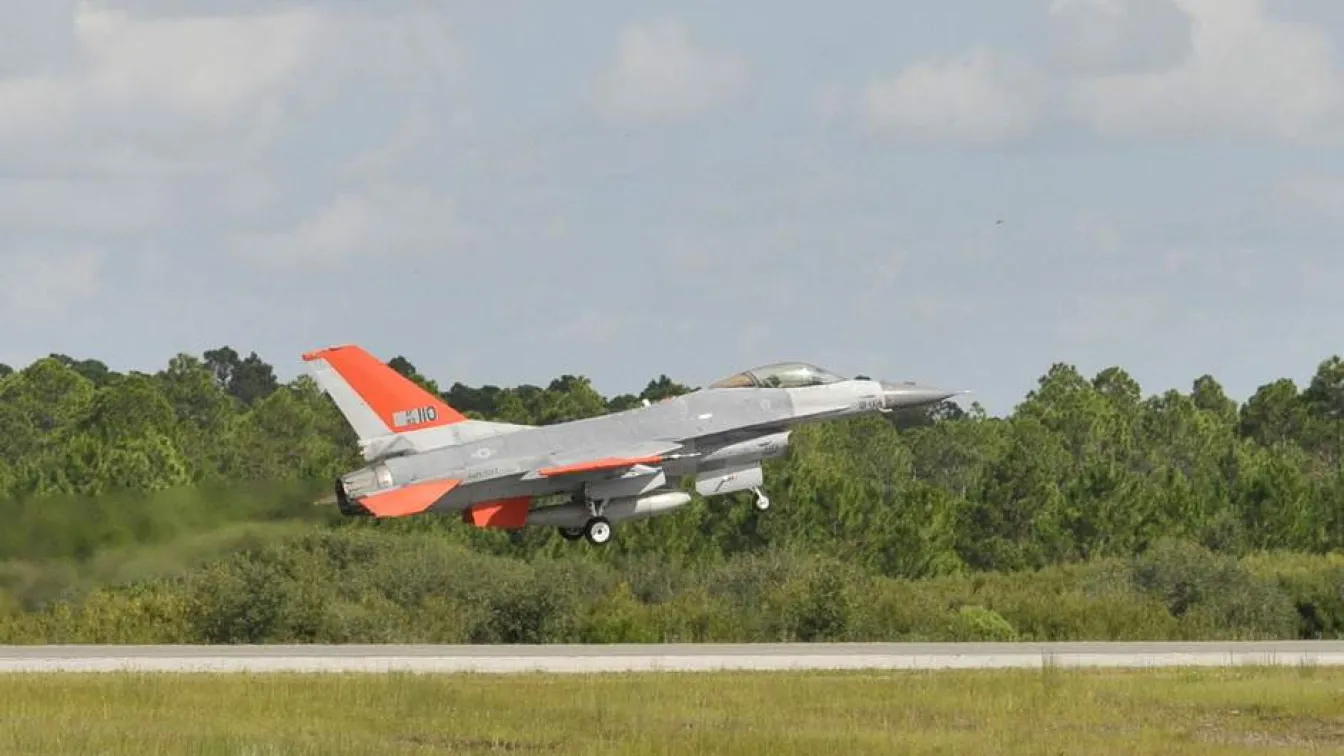 Американските ВВС тестваха успешно наземно управляван изтребител F-16