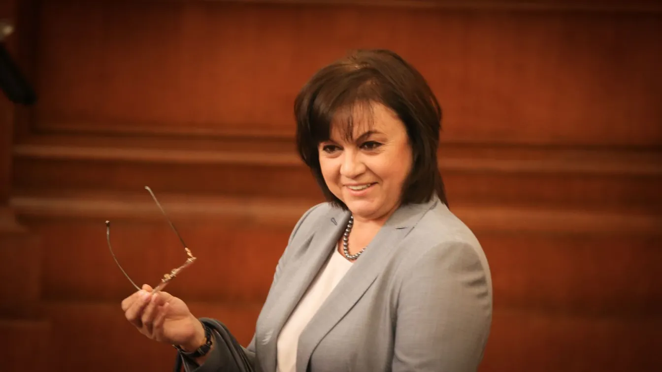 Корнелия Нинова обвини кабинета в двойна политика на тема Унгария