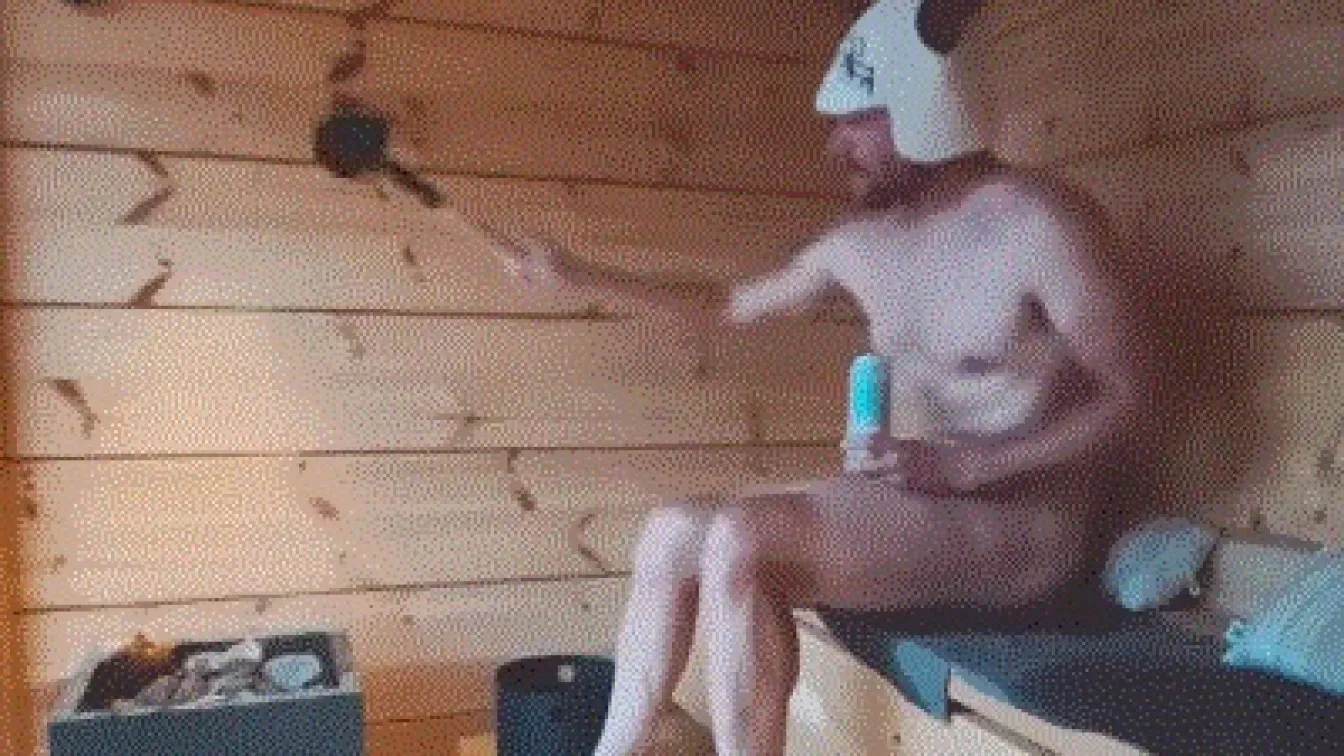 Звезда от Формула 1 остана само по ушанка