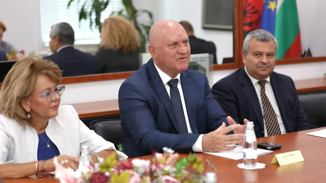 МОН иска да се разшири обучението по български език в неделните училища в Албания