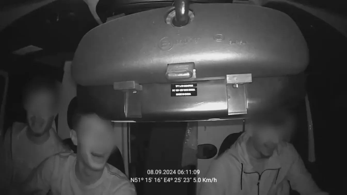 Младежи откраднаха линейка в Белгия, за да се веселят (ВИДЕО)
