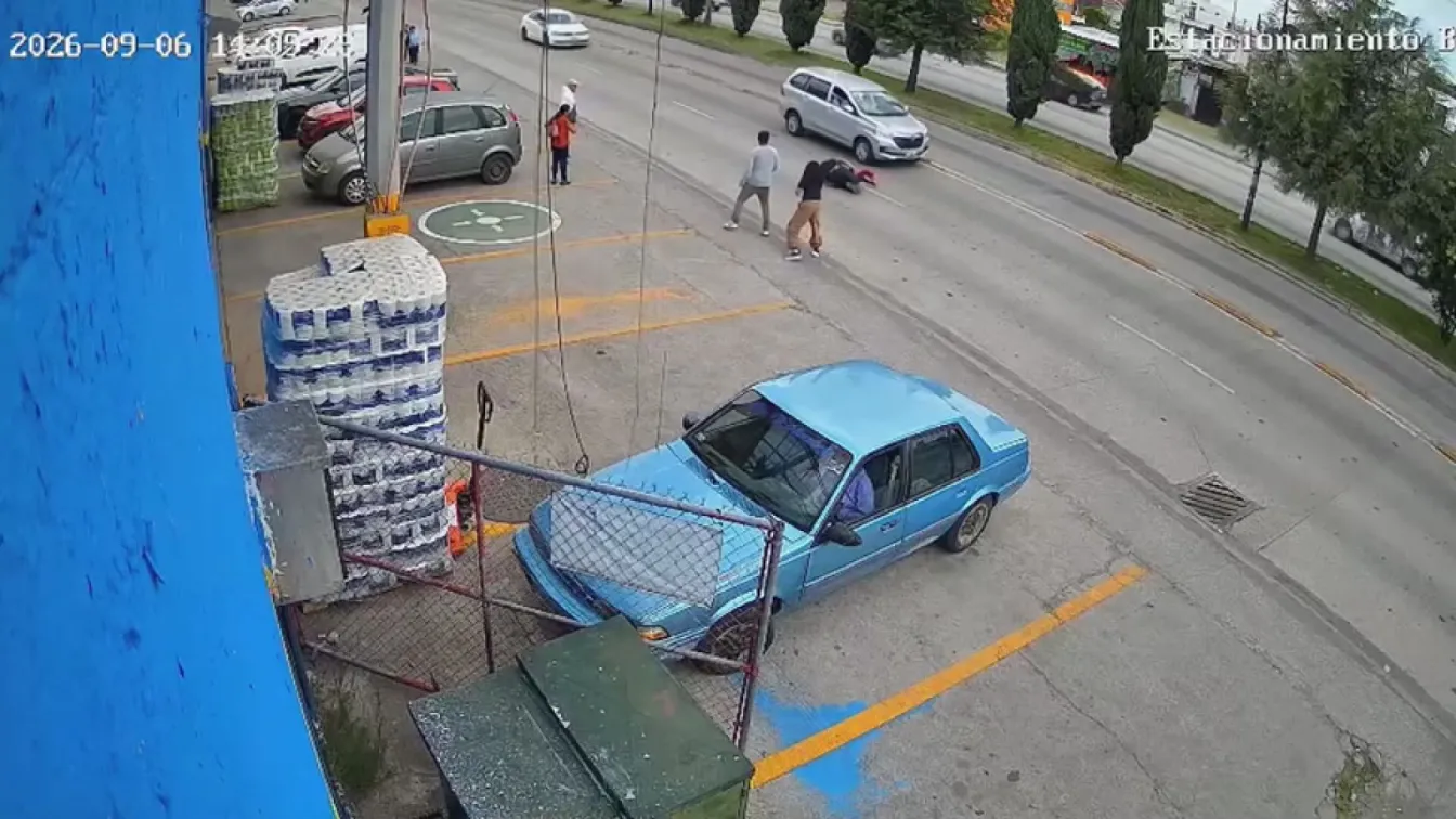 Мъж спаси дете, преди то да бъде прегазено (ВИДЕО)