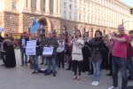 Под прозорците на властта: Музикантите от БНР протестират трети ден 