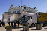 Протест и напрежение между управляващите заради парите за пътищата