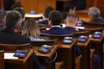 Първият звънец в парламента: Събраха се, заклеха се, но без резултат