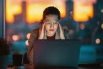 Дигиталният свят срещу нощното зрение: защо очите ни се променят, без да го осъзнаваме