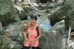 Стефания Колева се качи до водопад Райското пръскало с кученцето си