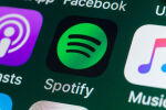„Не искаме музиката ни да убива“: Изпълнители напуснаха Spotify заради инвестиции във военни технологии