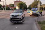 Жена се вряза в полицейски автомобил на възлово кръстовище в Русе (СНИМКИ)