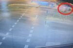 Вижте момента, в който кола се вряза в автобус в София (КАДРИ ОТ КАМЕРИ)