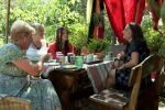Влюбени в България: Защо английско семейство заживя в село Хотница?