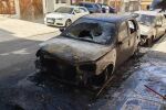 Четири коли горяха в центъра на Русе, разследва се умишлен палеж (СНИМКИ) 